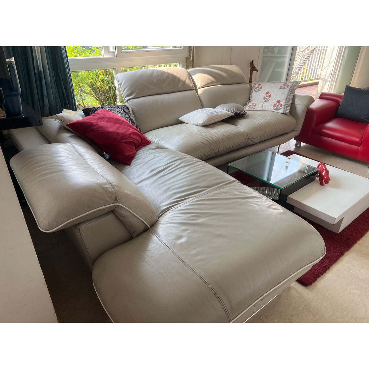Italsofa Leather Sectional Sofa, Seller-Reported 5 Seats - used living-room in Delhi - photo 1