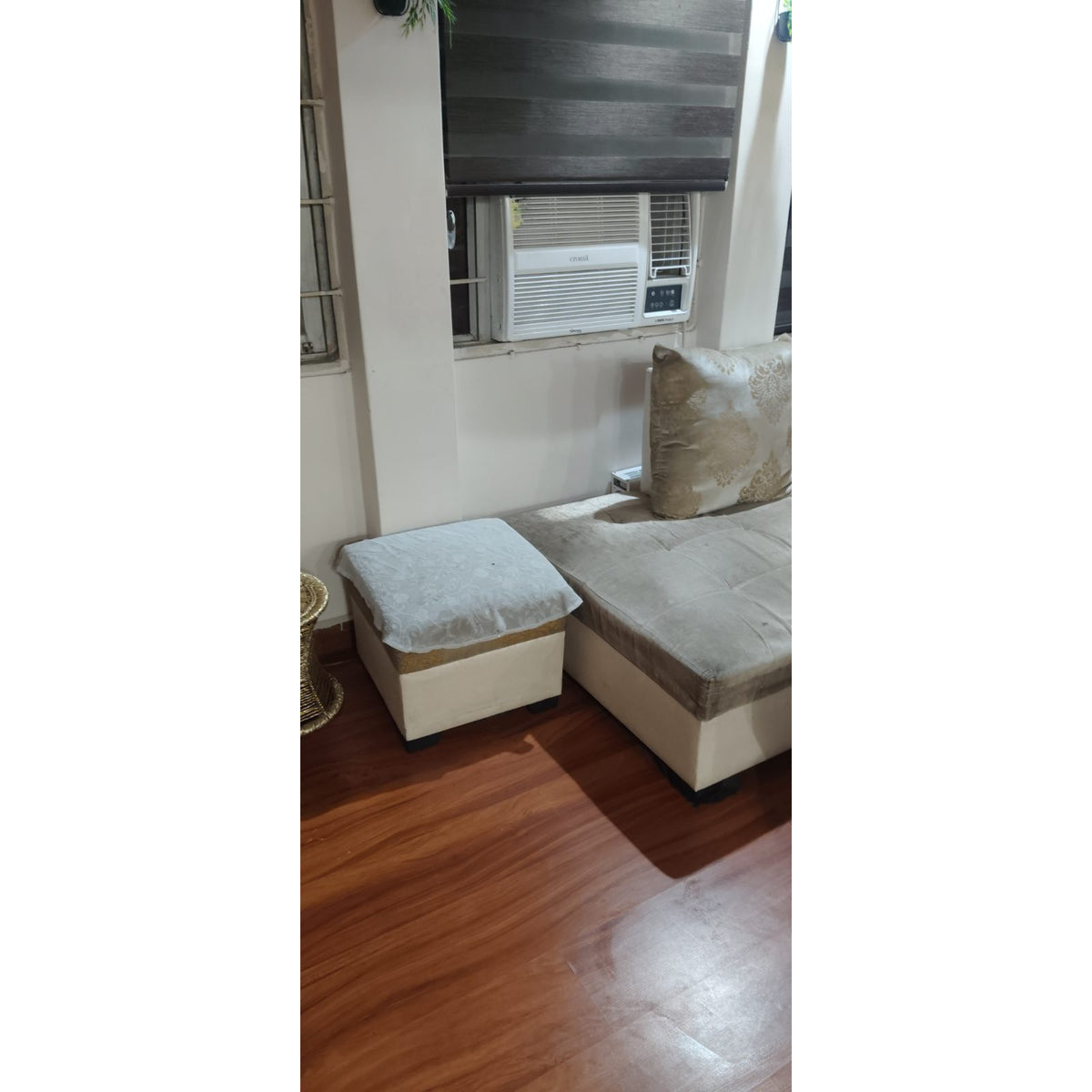 Grey 7 seater L-shaped fabric sofa - used living room in Delhi - photo 5