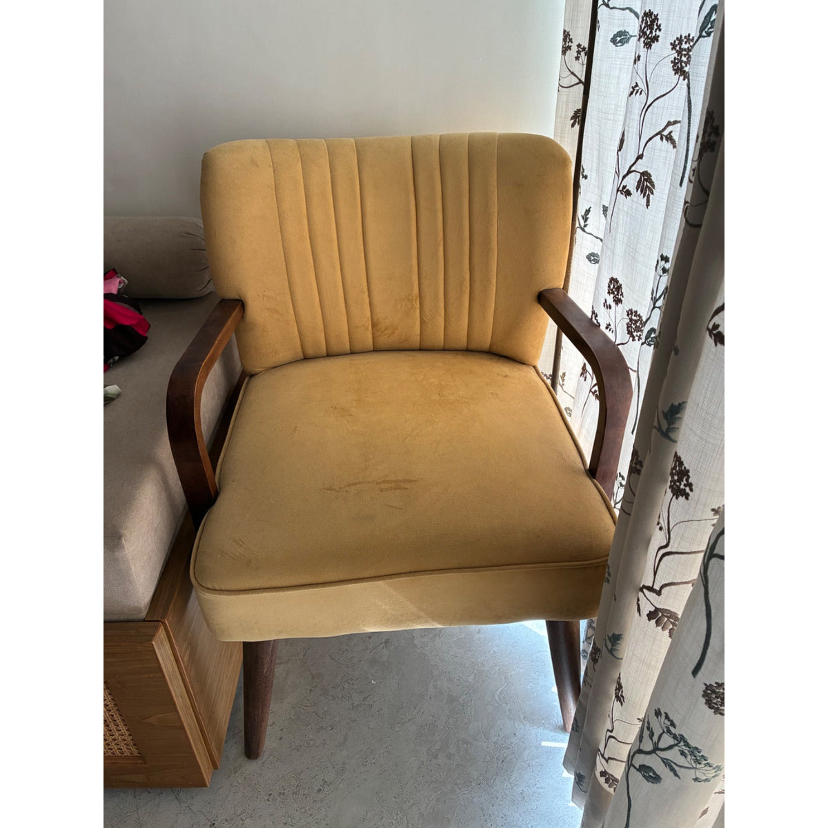 Yellow velvet lounge chair with coffee table - used living room in Noida - photo 1