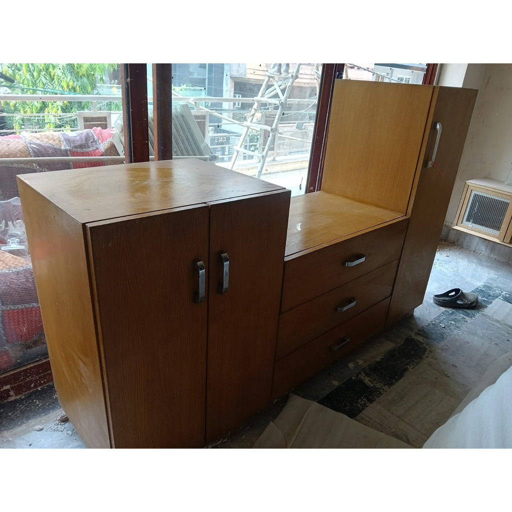 Wooden TV cabinet with drawers - used living room in Delhi - photo 2