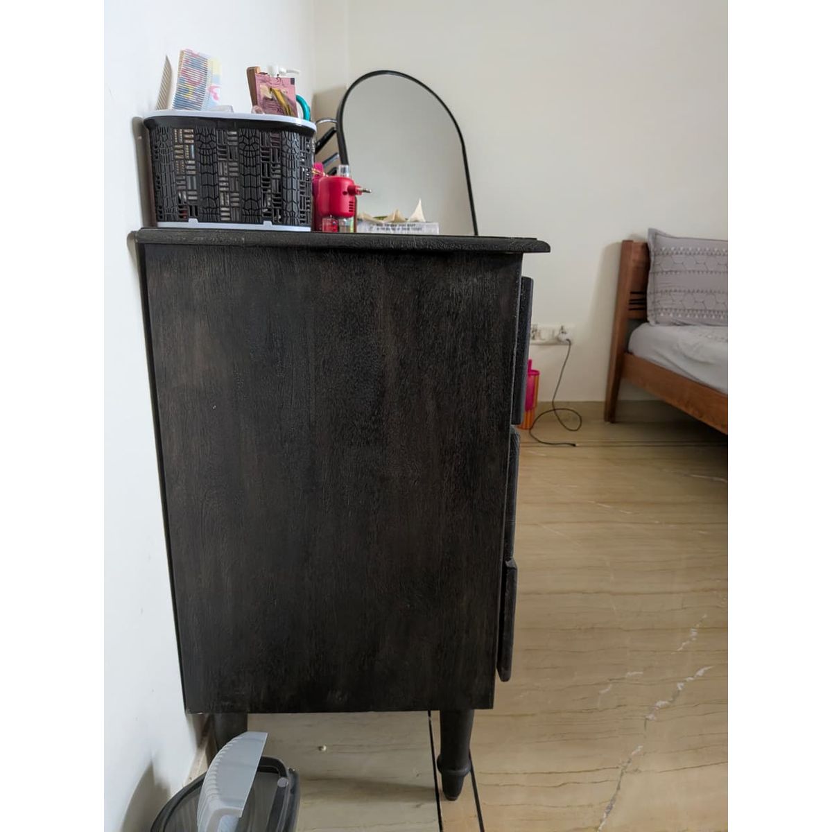Dressing table left side view