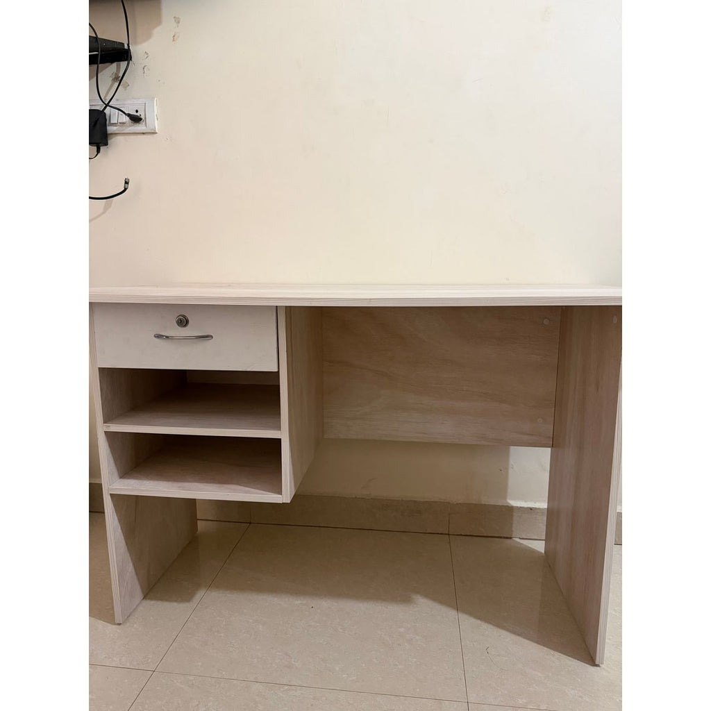 Green Soul Rhine Office Table - front view
