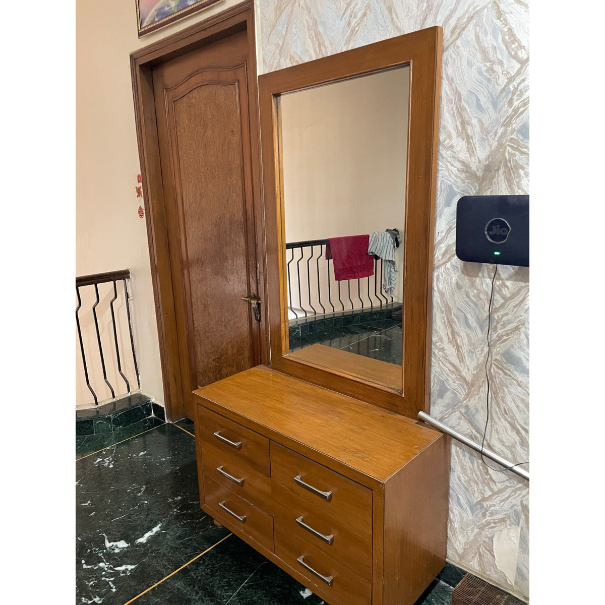 Sheesham dressing table with mirror - used bedroom in Noida - photo 2