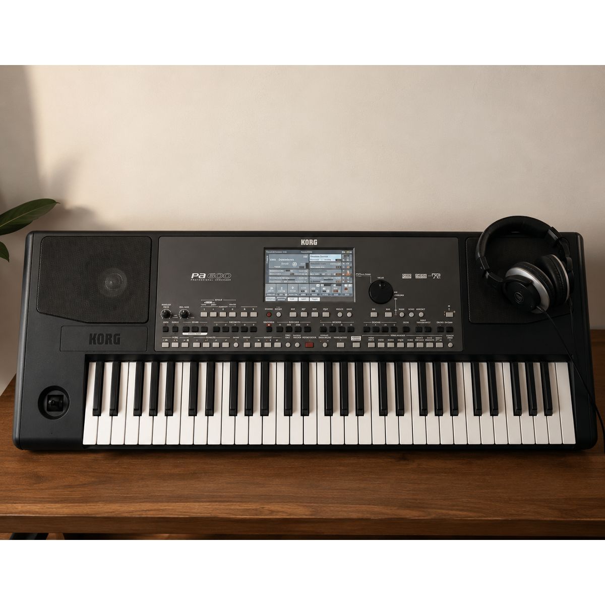 Korg Pa600 full view