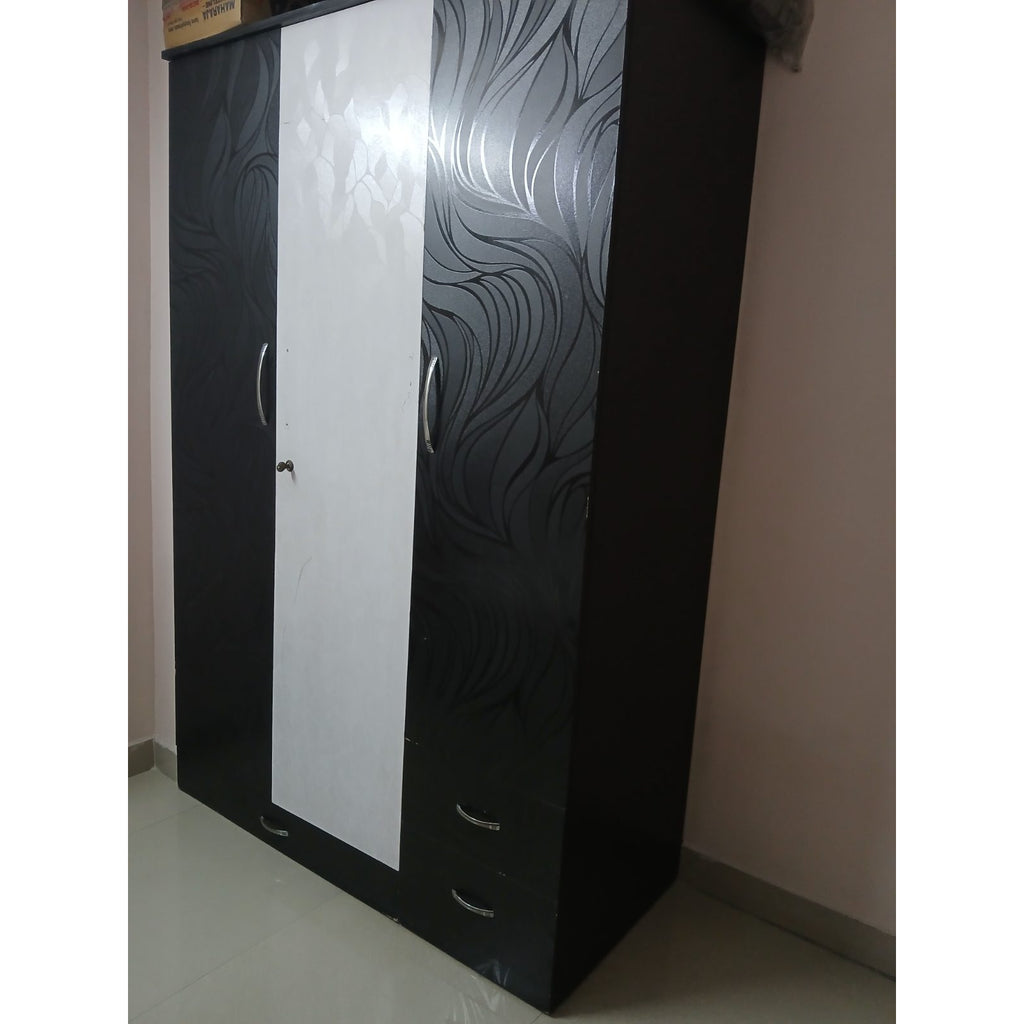 Home Set: Sofa, Wardrobe and Queen Bed - used furniture set in Noida - photo 5