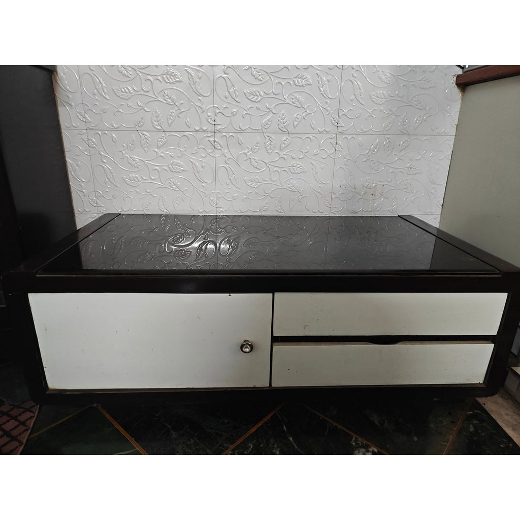 Centre Table with Glass Top (4×4 ft)