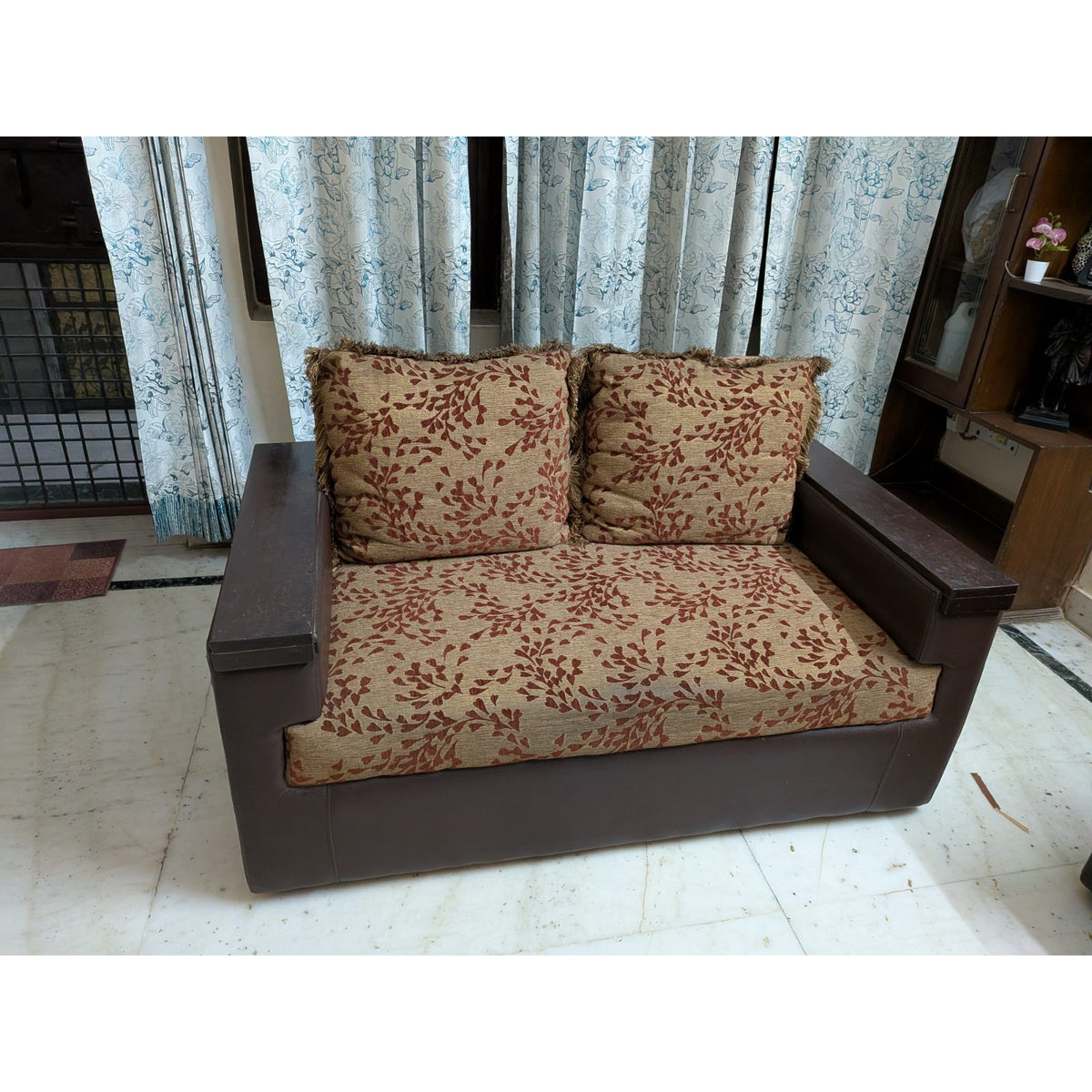 7-Seater Sofa Set with Centre Table - used sofa in Ghaziabad - photo 3