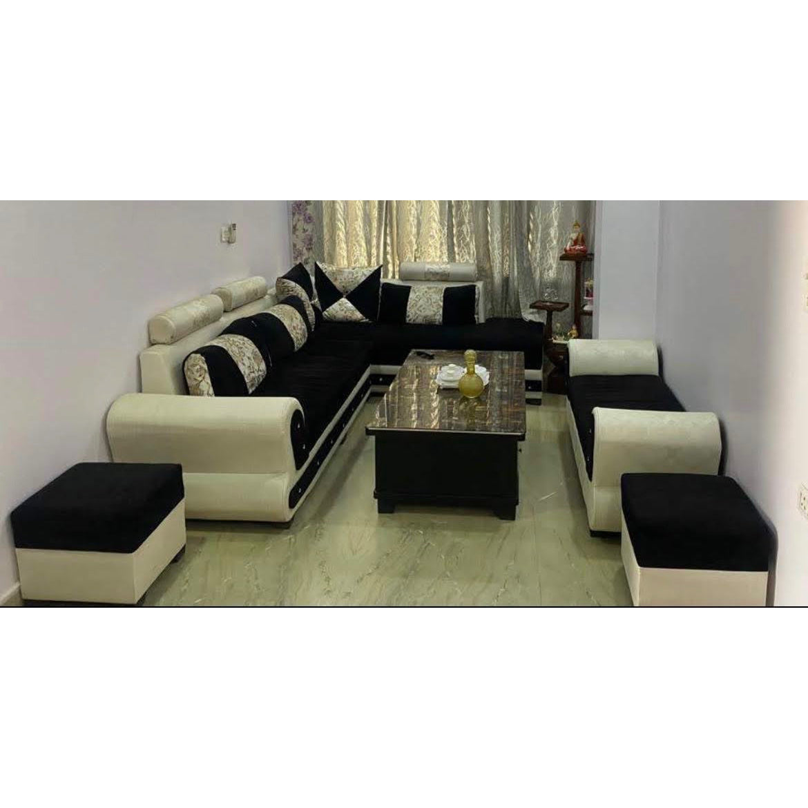 L-Shaped Sofa with Settee, Coffee Table and 2 Ottomans - used living-room in Delhi - photo 1