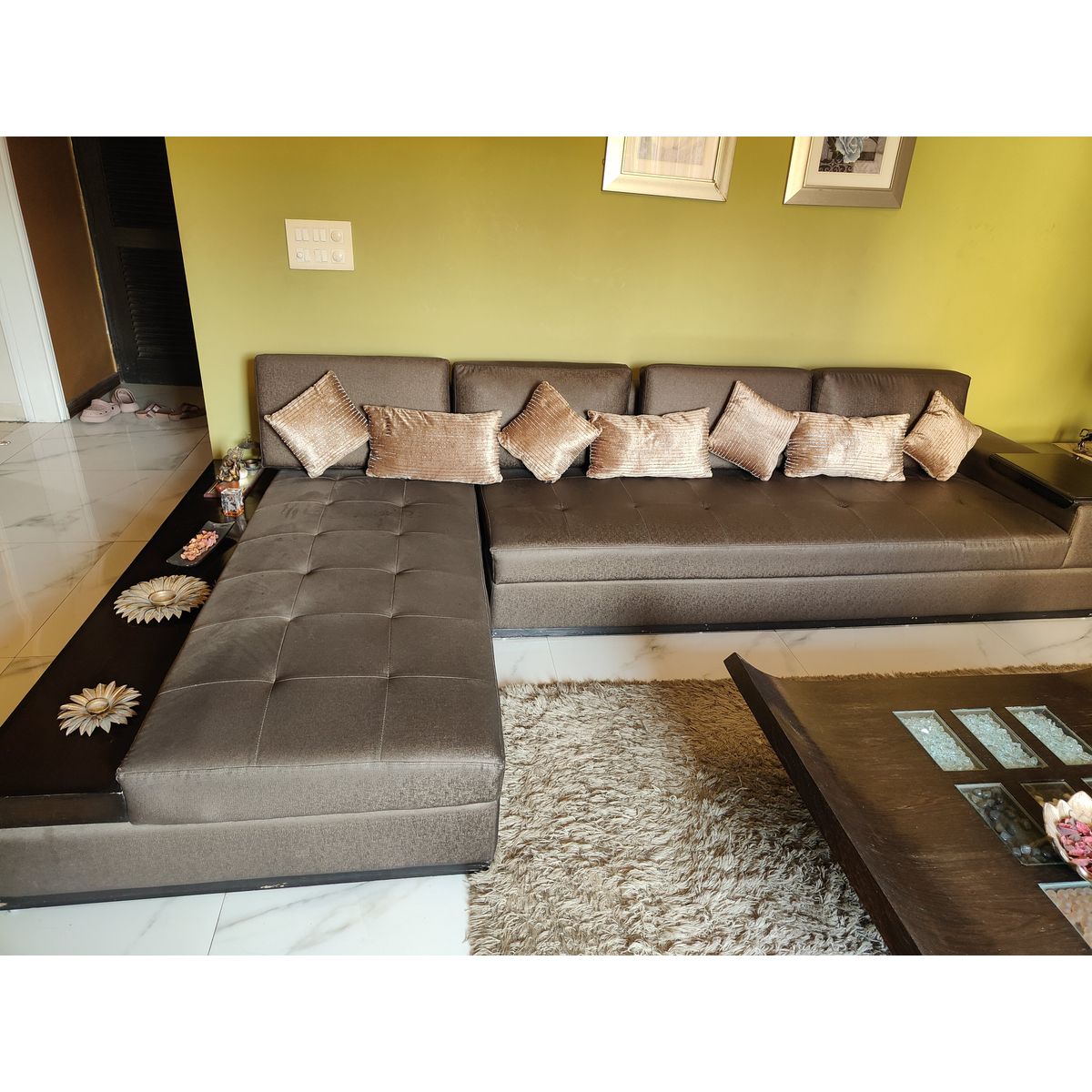 L-Shape Sofa (Excellent Condition)