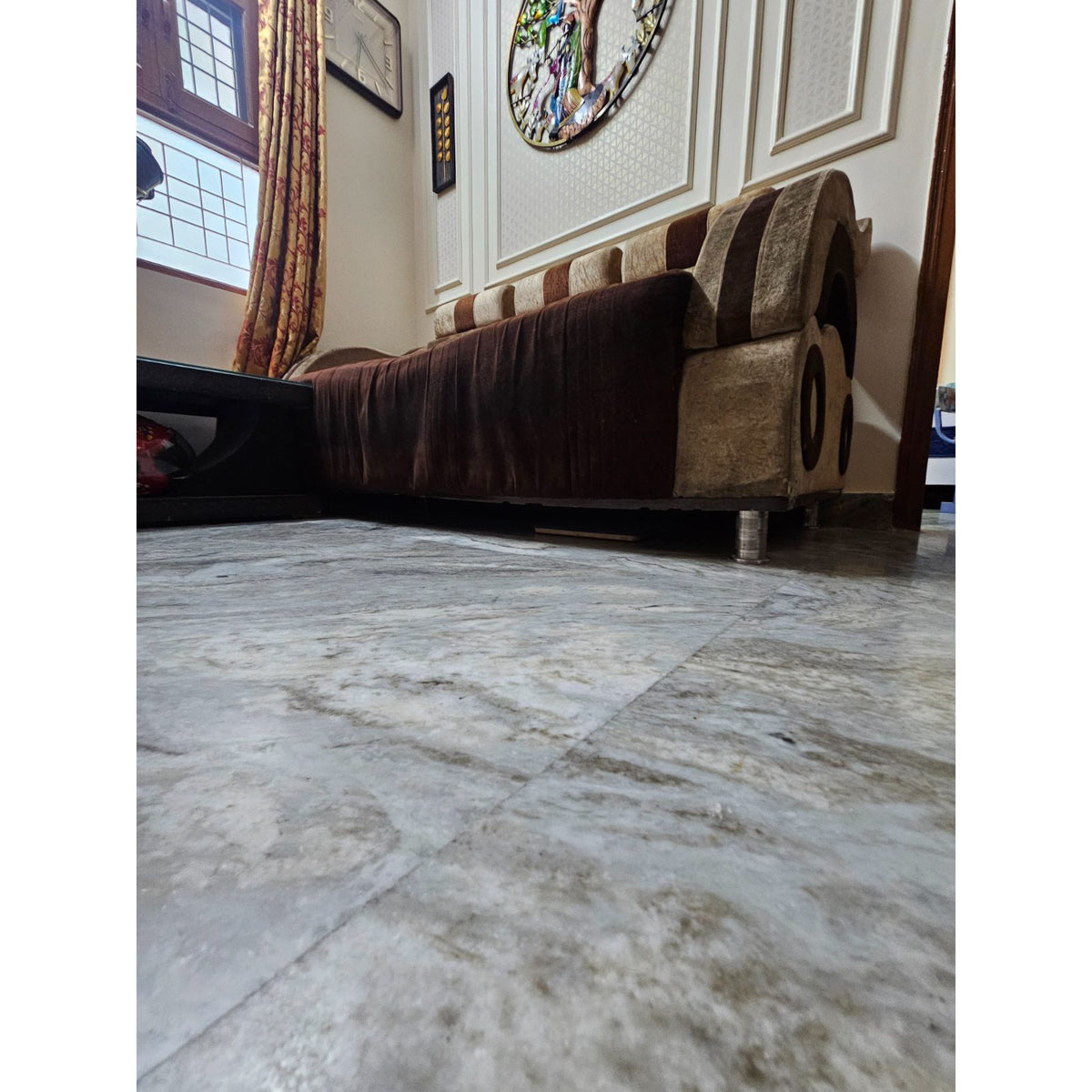 3-Seater Brown and Beige Fabric Sofa - used Living Room in Delhi - photo 3
