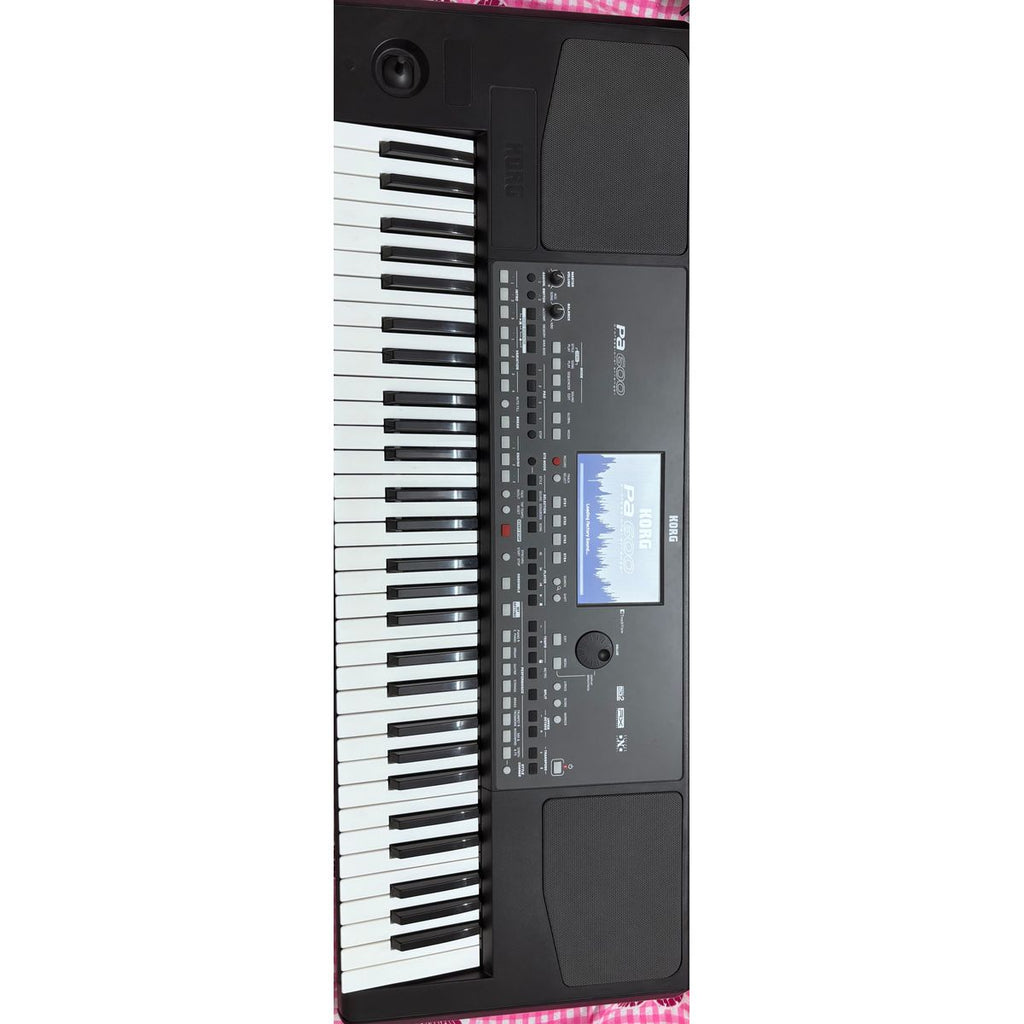 Korg Pa600 professional arranger keyboard